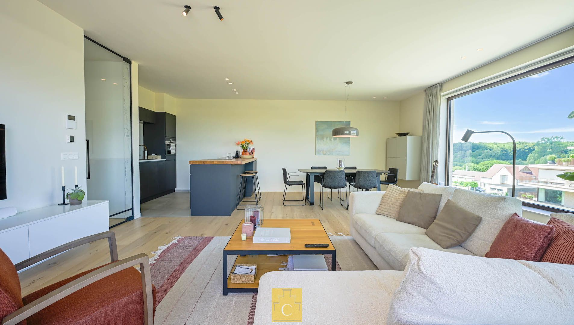 Recent 2 slaapkamerappartement met mooie zichten en ruim terras foto 4