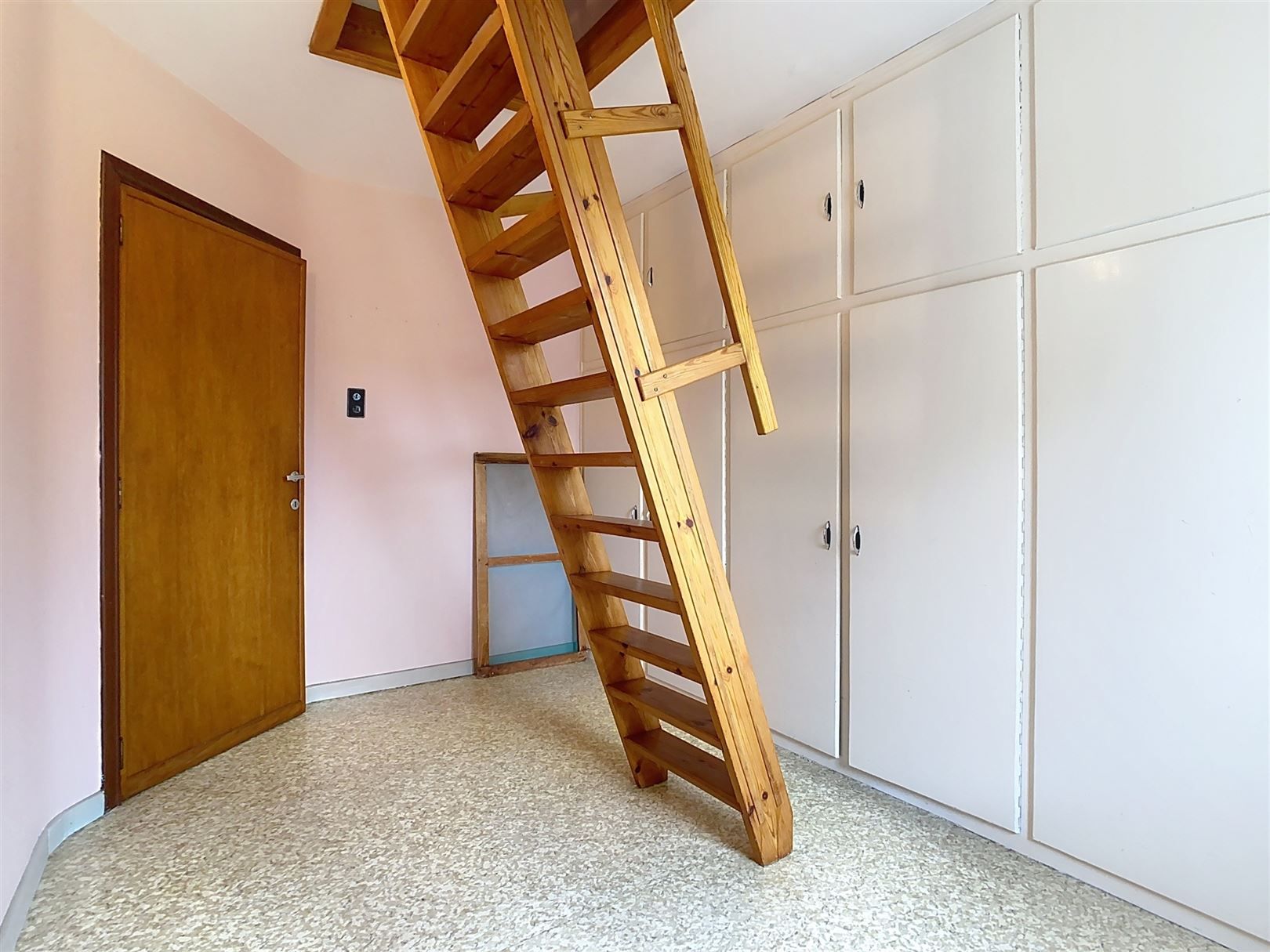 Op te frissen woning, 4 slpks, tuin, garage, 10 are foto 30
