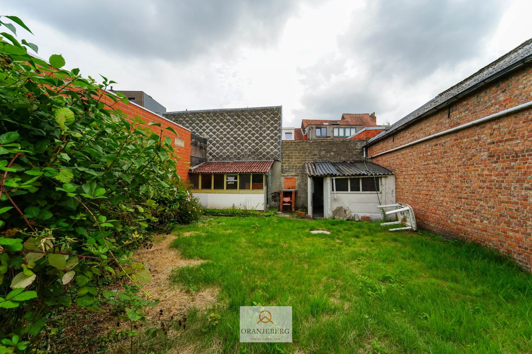 Goed bereikbare rijwoning nabij UZ met 6 slaapkamers te huur foto 6