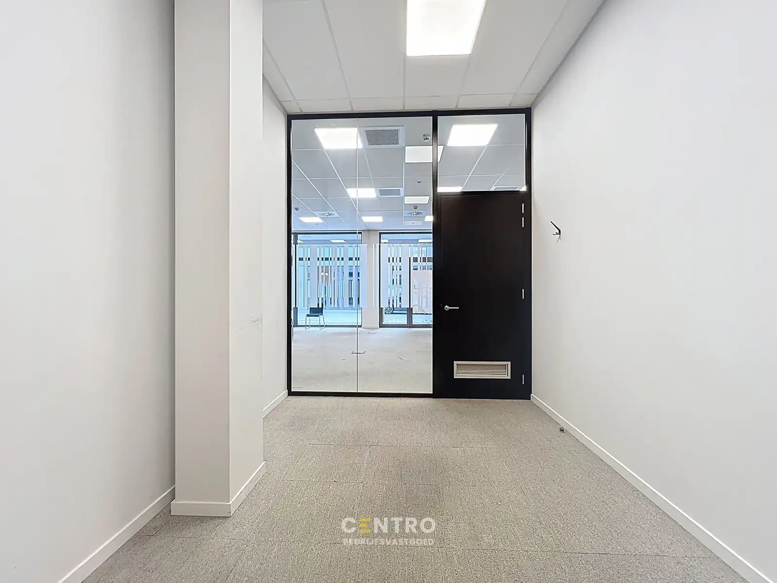 Modern kantoor op een rustige, vlot bereikbare locatie te Roeselare, ideaal voor vrije beroepen en zelfstandigen. foto 13