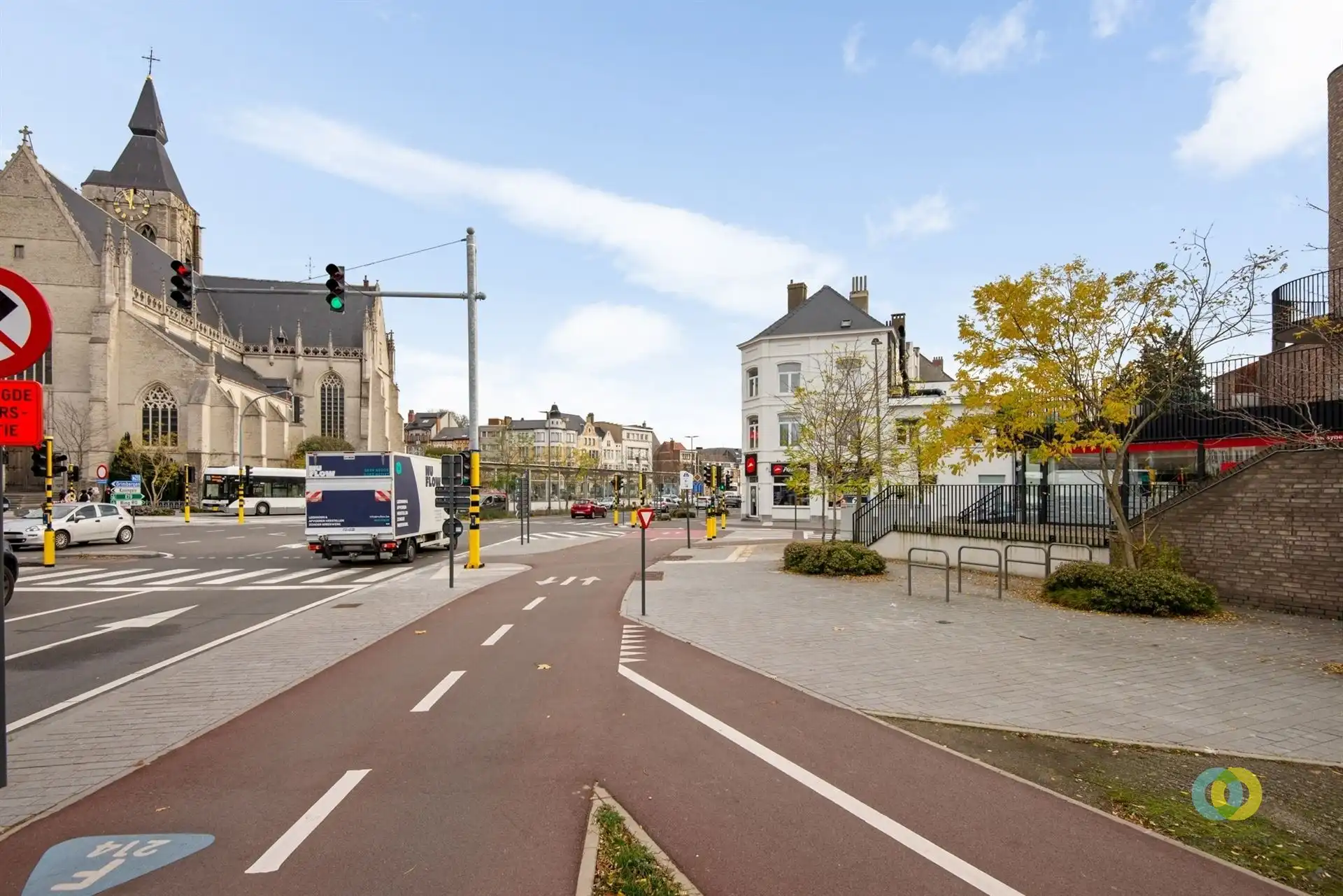 Instapklaar kantoor of commercieel gelijkvloers op uistekende locatie foto 15