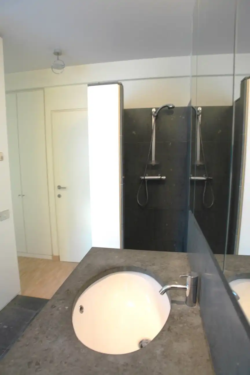 LUXUEUS APPARTEMENT MET TOPLIGGING foto 9