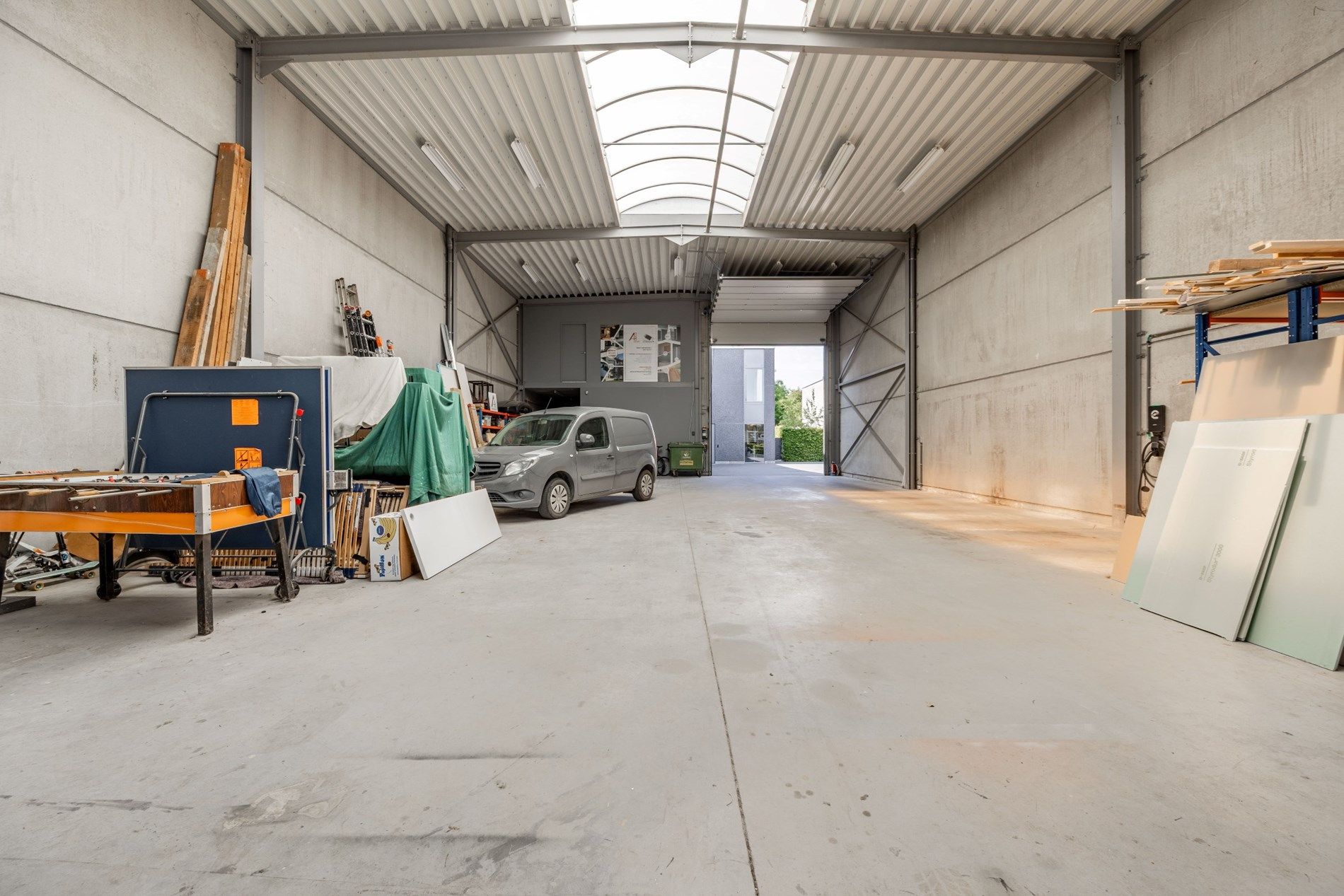 BEDRIJFSGEBOUW MET MODERNE WOONST foto 31