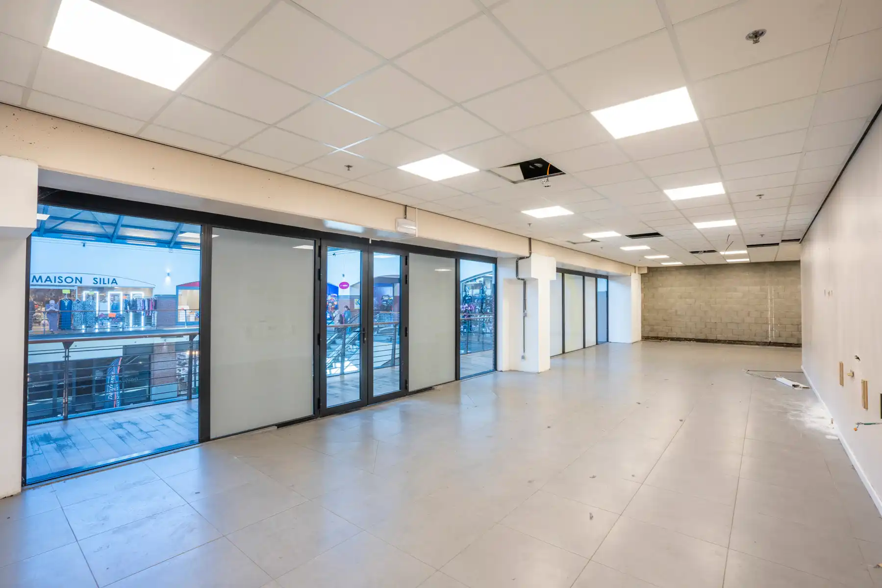 Commerciële toplocatie in Shopping Den Tir foto 5
