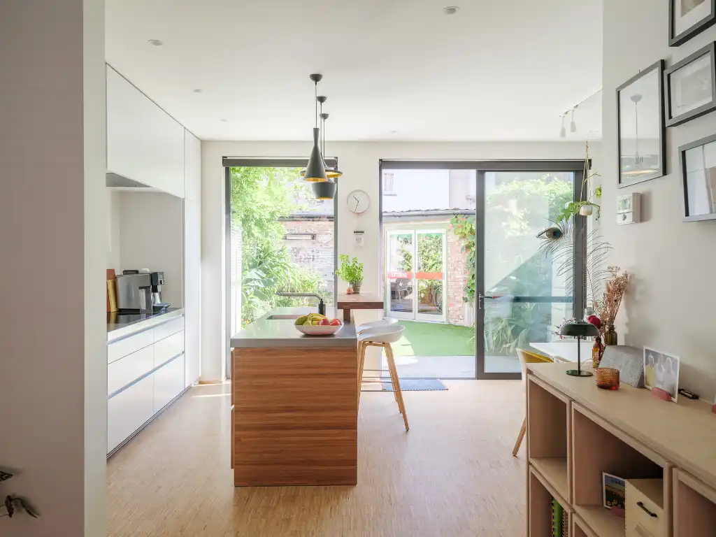 Gentbrugge - Stijlvol gerenoveerde burgerwoning met drie slaapkamers en stadstuin foto 5