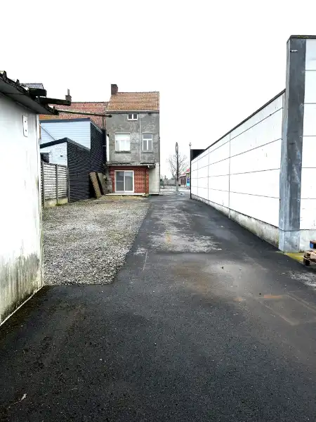 Magazijn met burelen en parkeer mogelijkheden foto 20