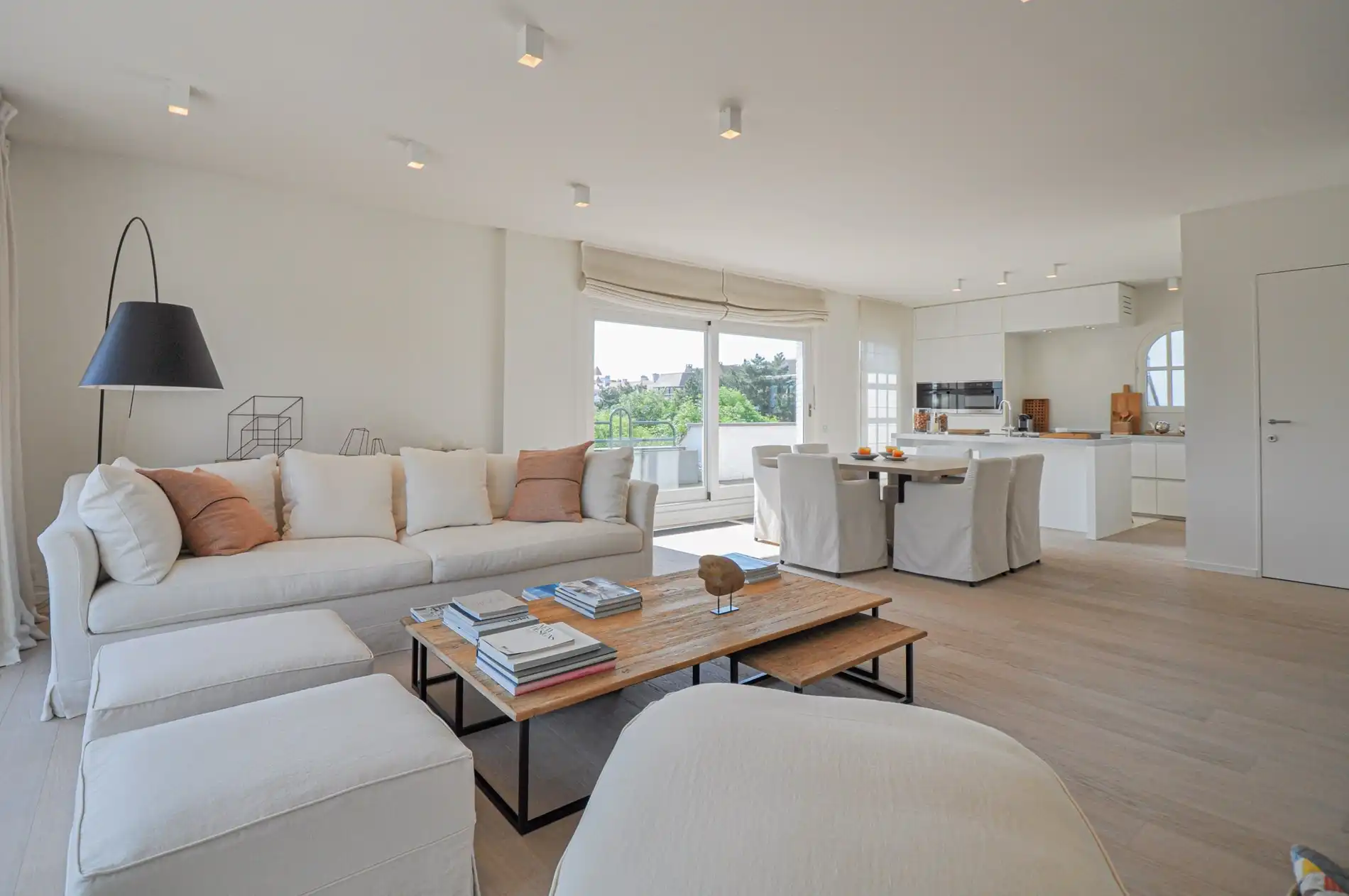 Subliem hoekappartement met ruime terrassen gelegen in het prestigieuze domein Tennis Garden. foto 5