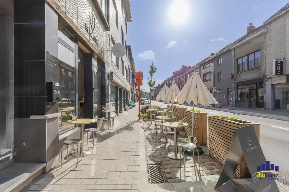 Hippe lunchplek met zonnig terras, volledig uitgerust handelspand te koop in Gent foto 4