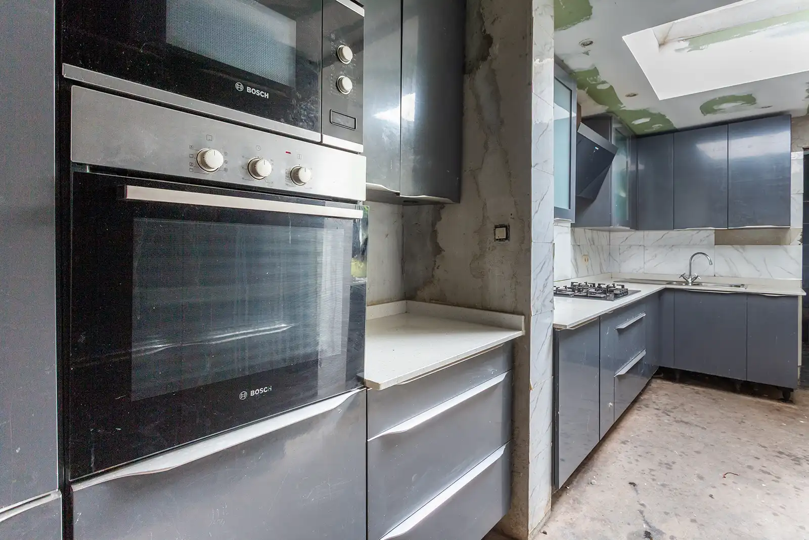 Te renoveren woning met 5 slpk, 2 badk en koer in Deurne-Zuid foto 8