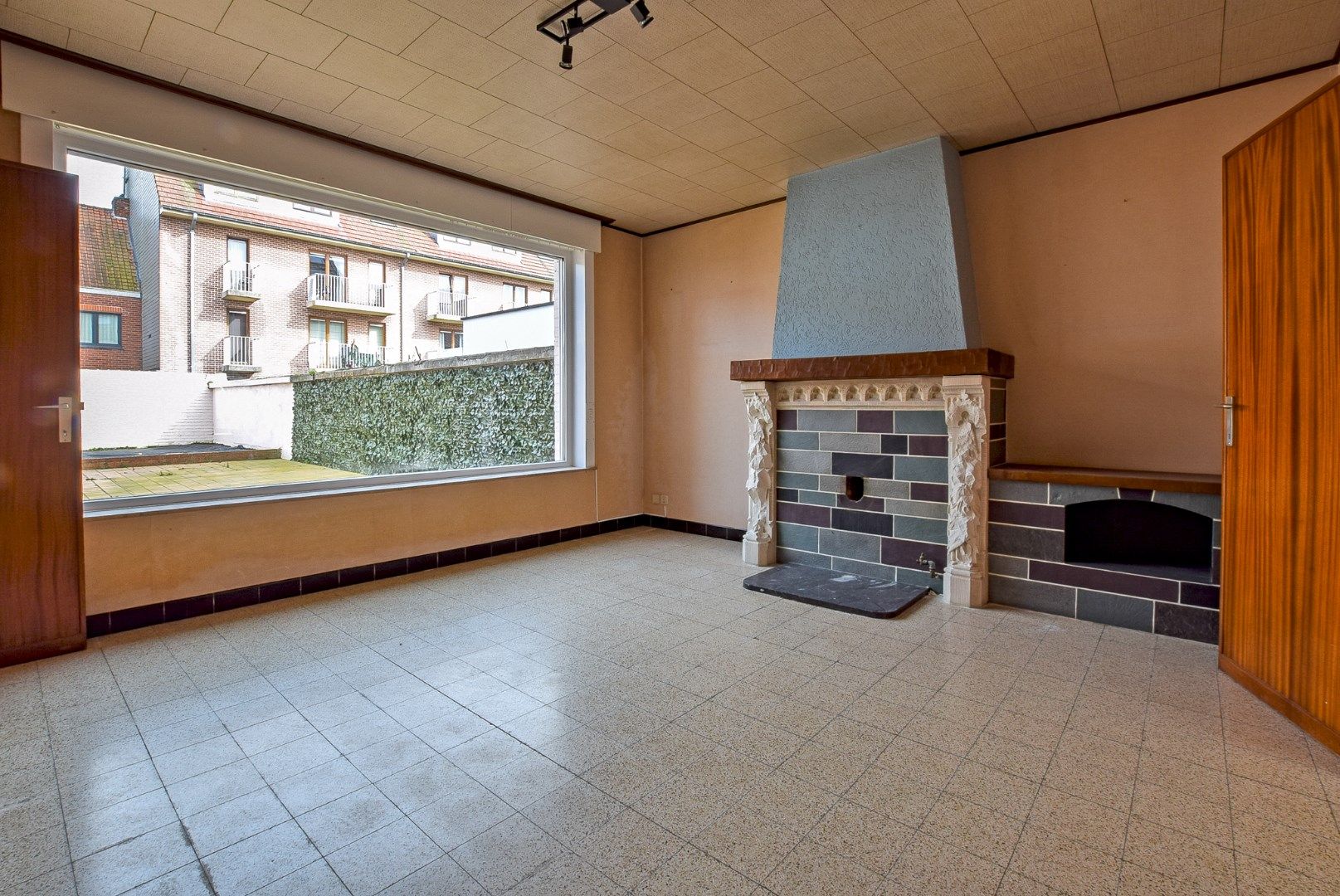 Ruime woning momenteel opgedeeld in 2 appartementen met inpandige garage en tuin op 240m². foto 3