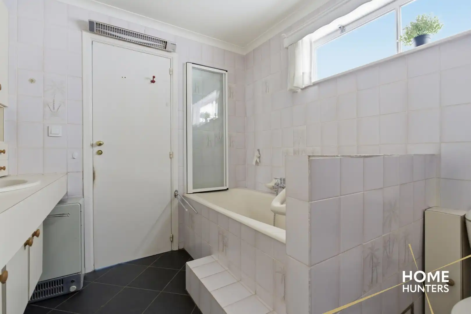 Karaktervolle stadswoning met 5 slaapkamers, ruime garage en tuin nabij de Leie in Wervik foto 9