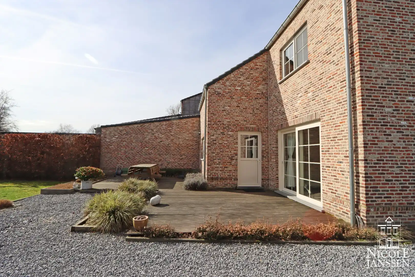 Instapklare halfvrijstaande gezinswoning met diepe tuin en ruime carport foto 24