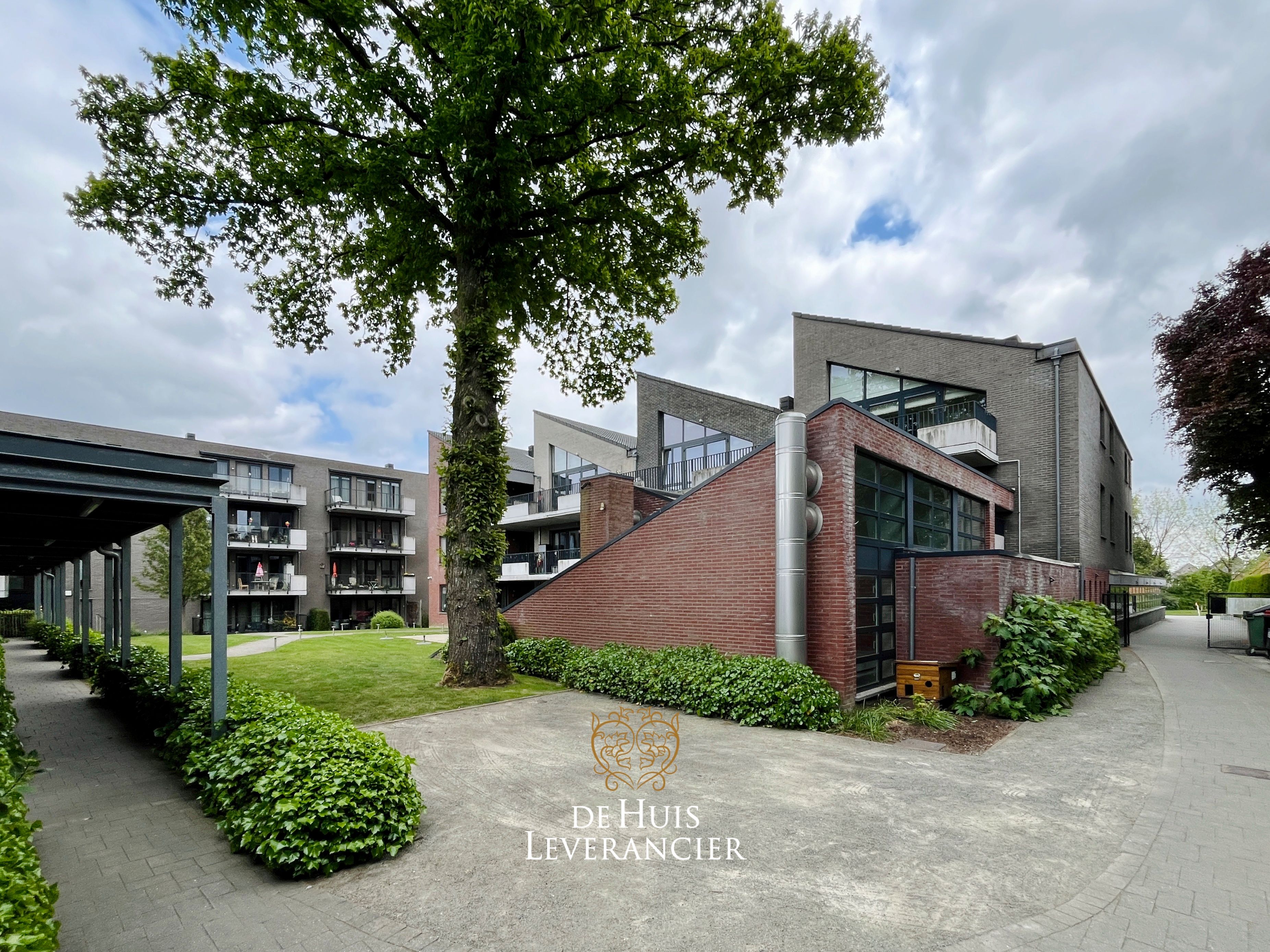 Luxueuze serviceflat met 1 slk en ruim terras foto 5