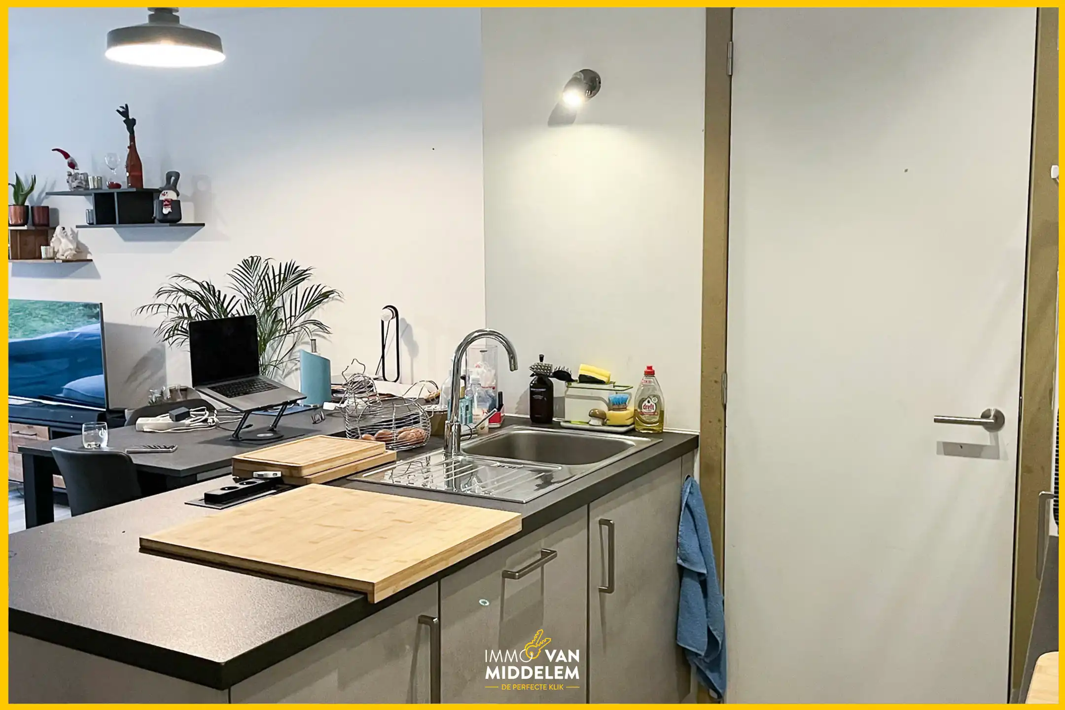 GELIJKVLOERS APPARTEMENT MET 3 SLAAPKAMERS EN STAANPLAATS foto 6