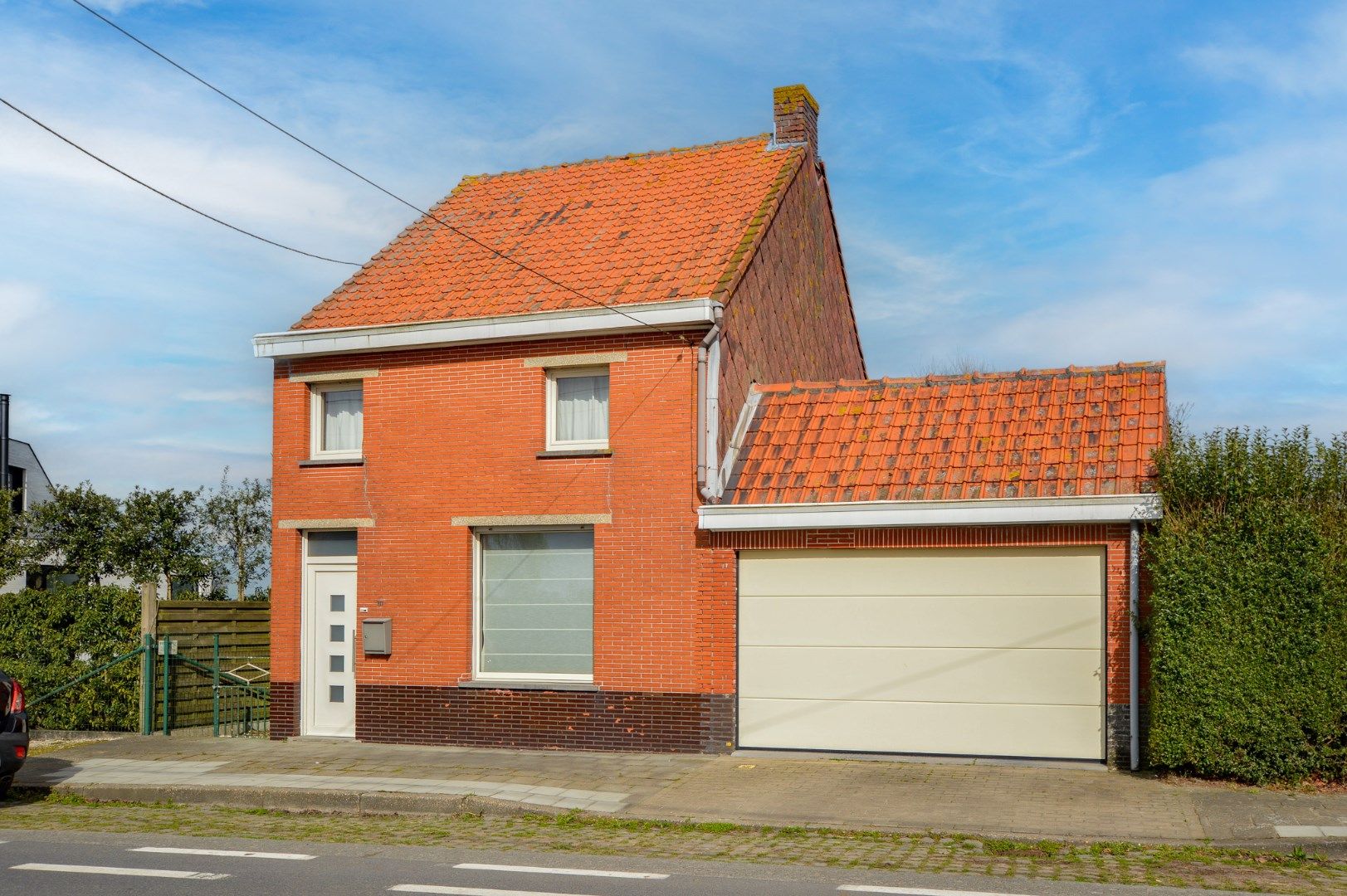 Hoofdfoto van de publicatie: Landelijk gelegen halfopen bebouwing in Eernegem