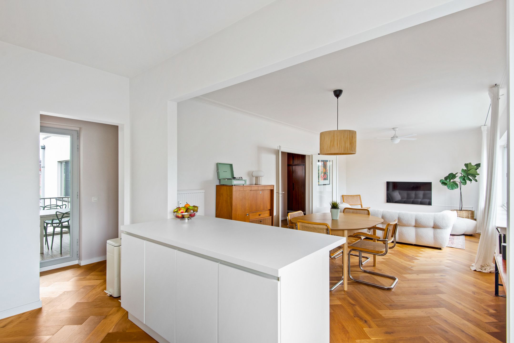 Prachtig gerenoveerd appartement - overdekt terras en garage foto 2