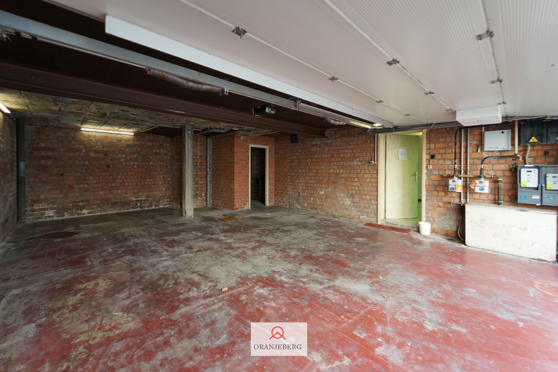 te huur : grote garage voor minimum 2 wagens foto 2