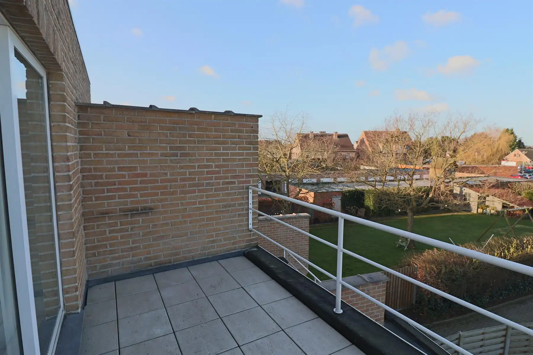 Een appartement op de 2de verdieping rechts met 1 slaapkamer, terras en garage. foto 10