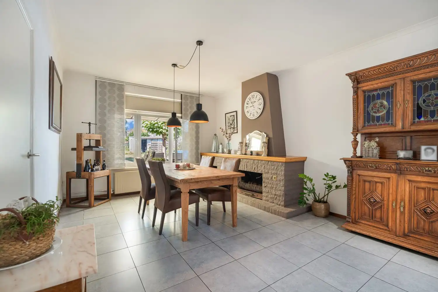 Gezinswoning met ruime garage, grote zolder en zonnige tuin foto 9