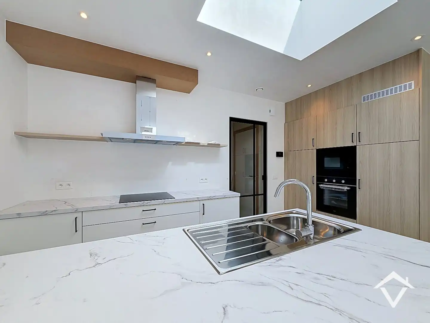 Centraal gelegen nieuwbouwwoning met 3 slaapkamers, tuin en overdekte autostaanplaats foto 10