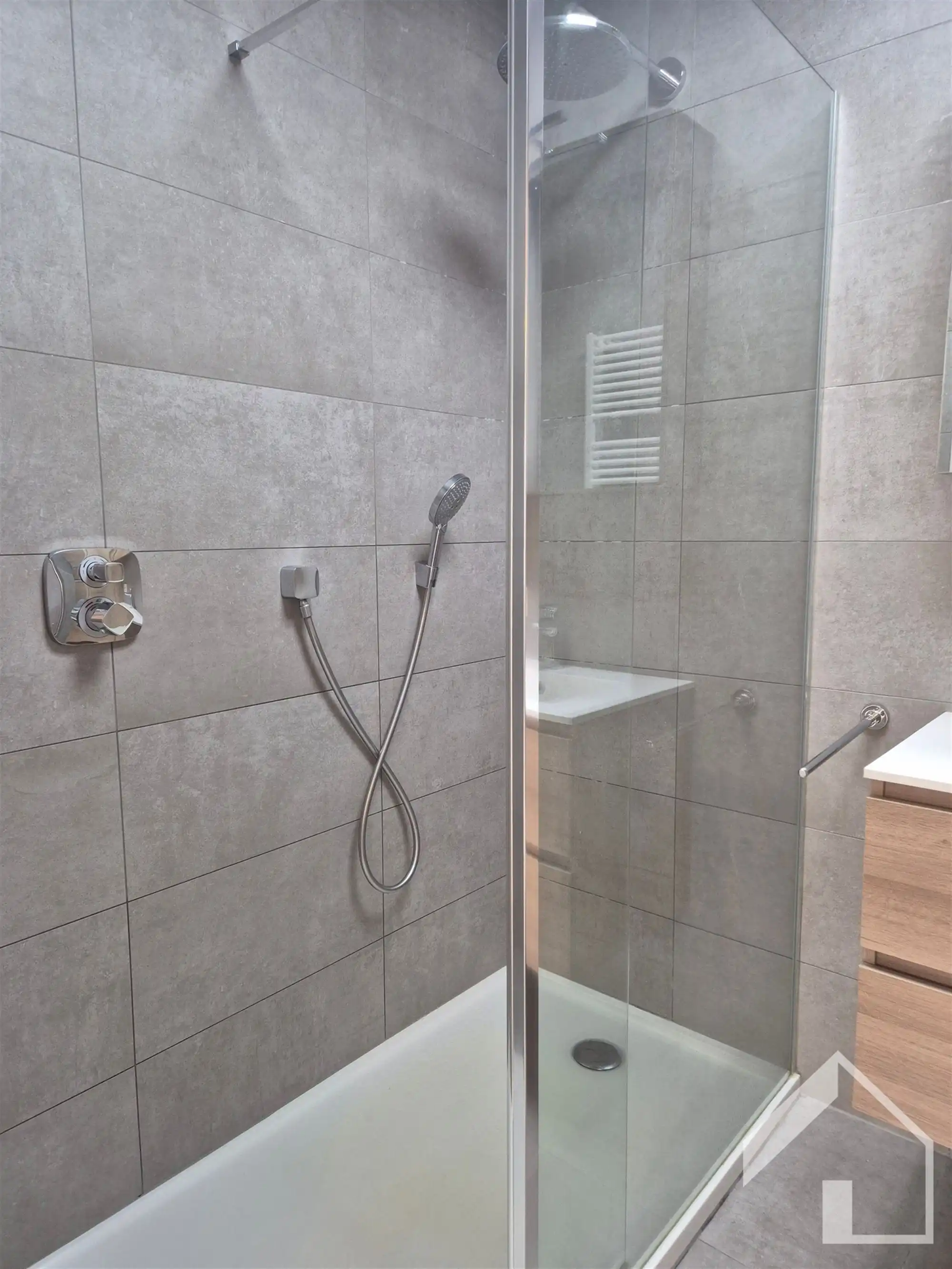 gelijkvloersappartement met 2 slaapkamers, tuin en garage foto 7