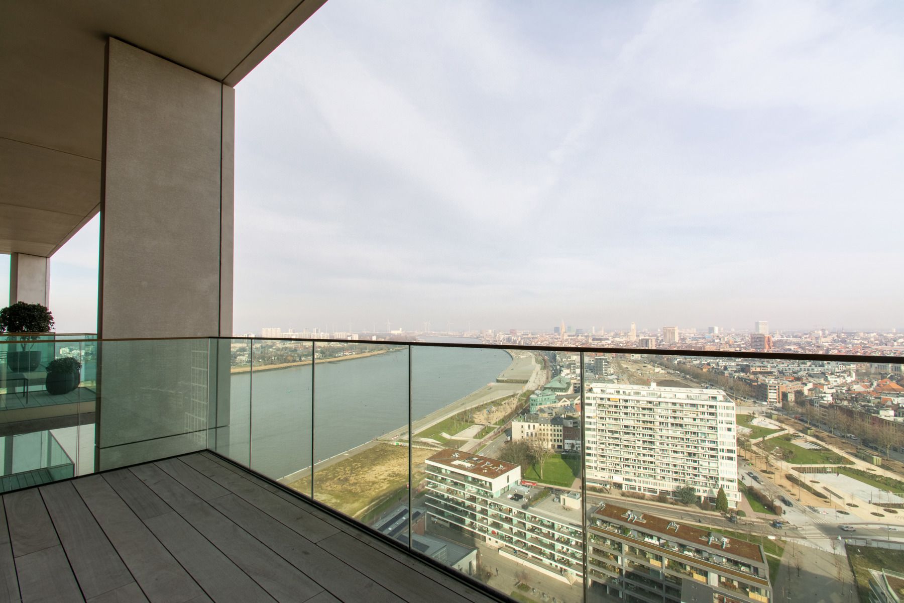 Prachtig 1 slpk app met uitzicht op de Schelde en de stad foto 1