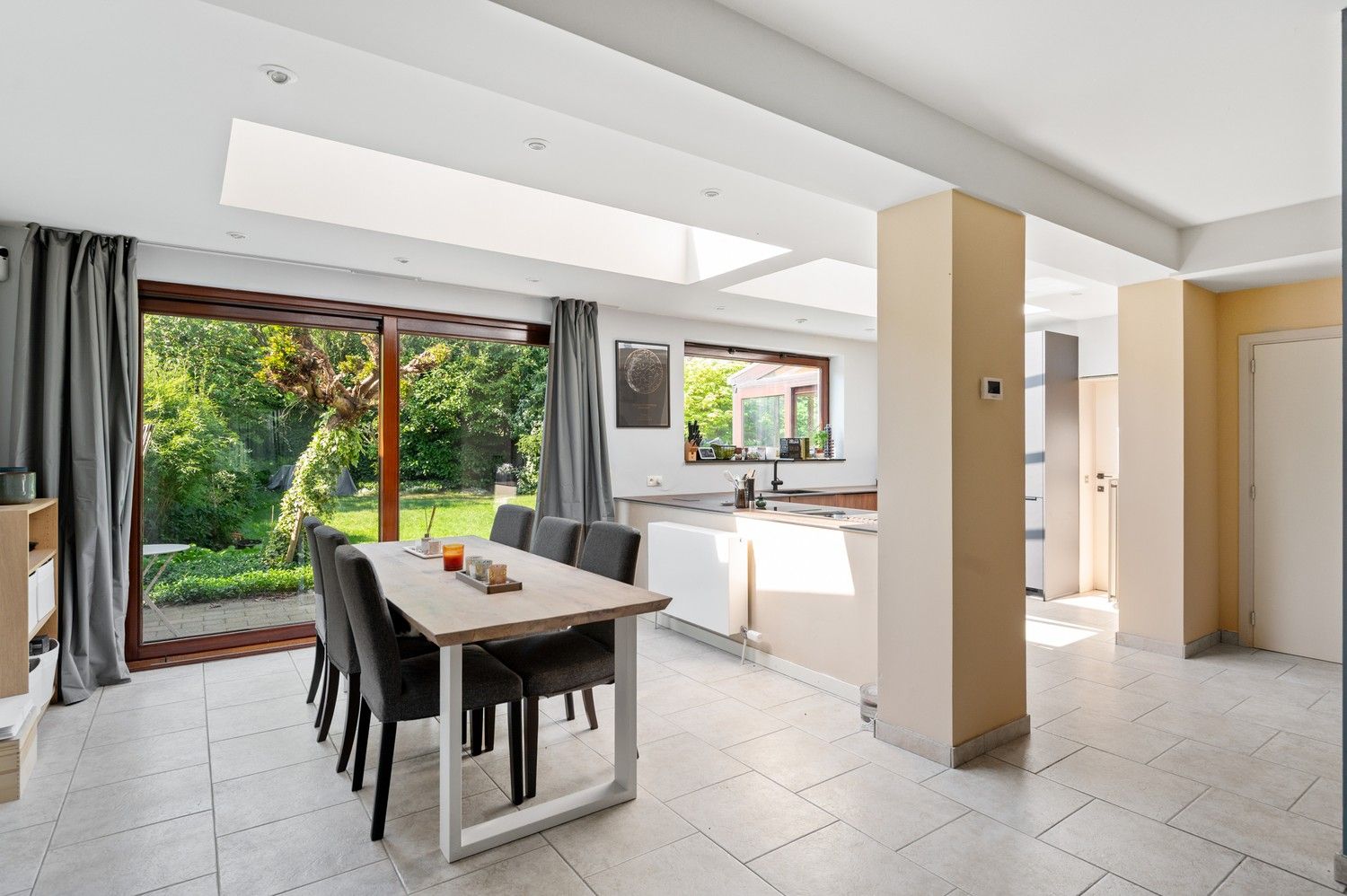 Gezellige woning met 3 slaapkamers, veranda en tuin te koop in top buurt te Ekeren! foto 6