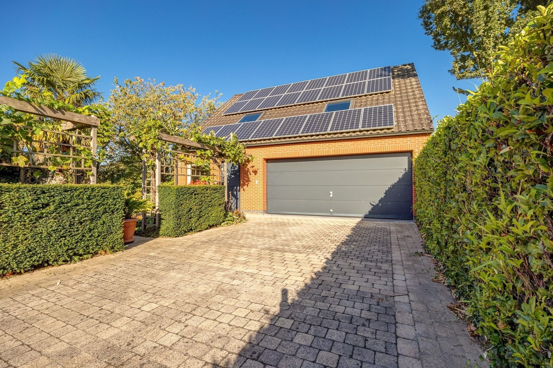 Landelijk gelegen open bebouwing met bijgebouw & grote tuin foto 2