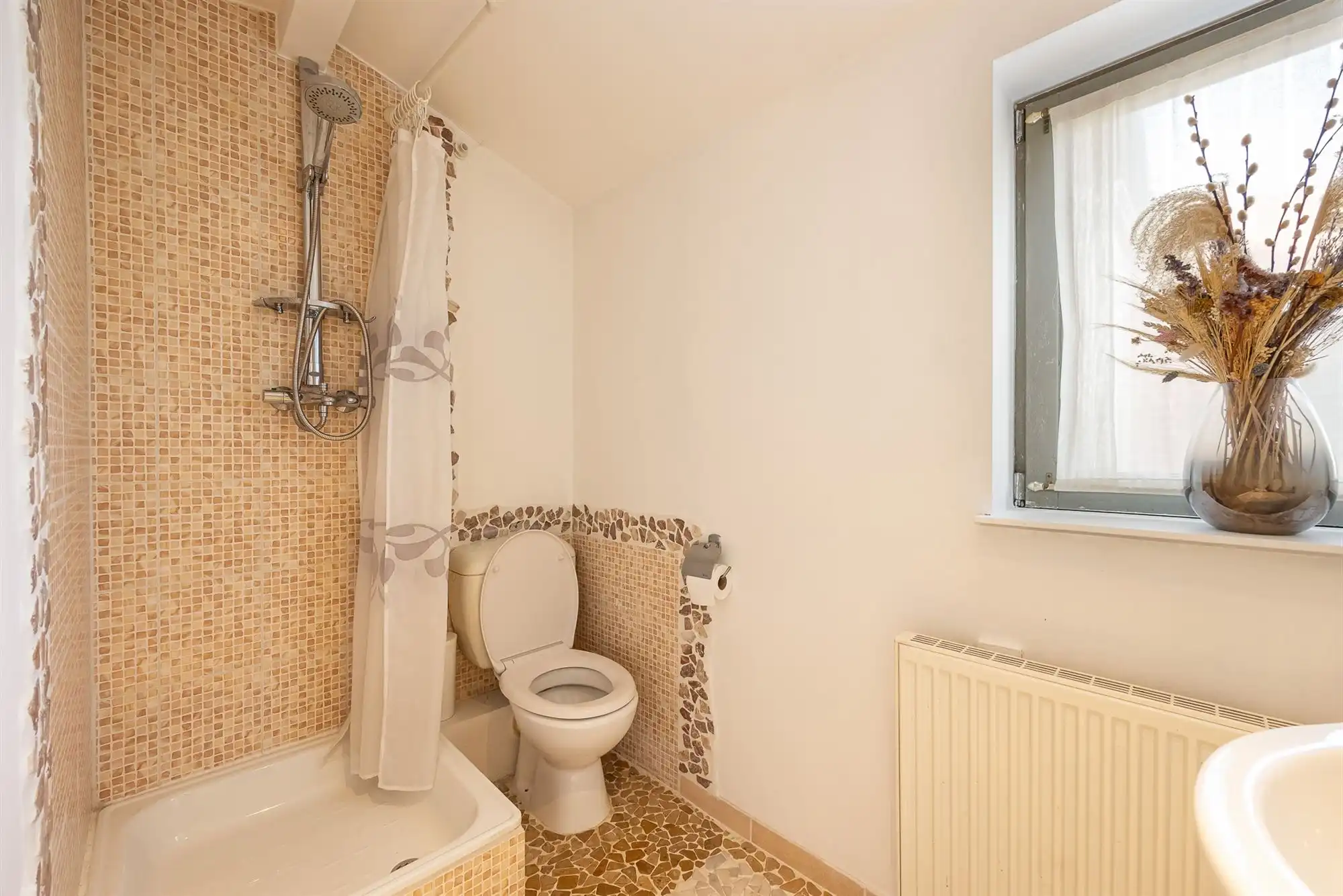 Charmante woning met tuin en ruim magazijn foto 12