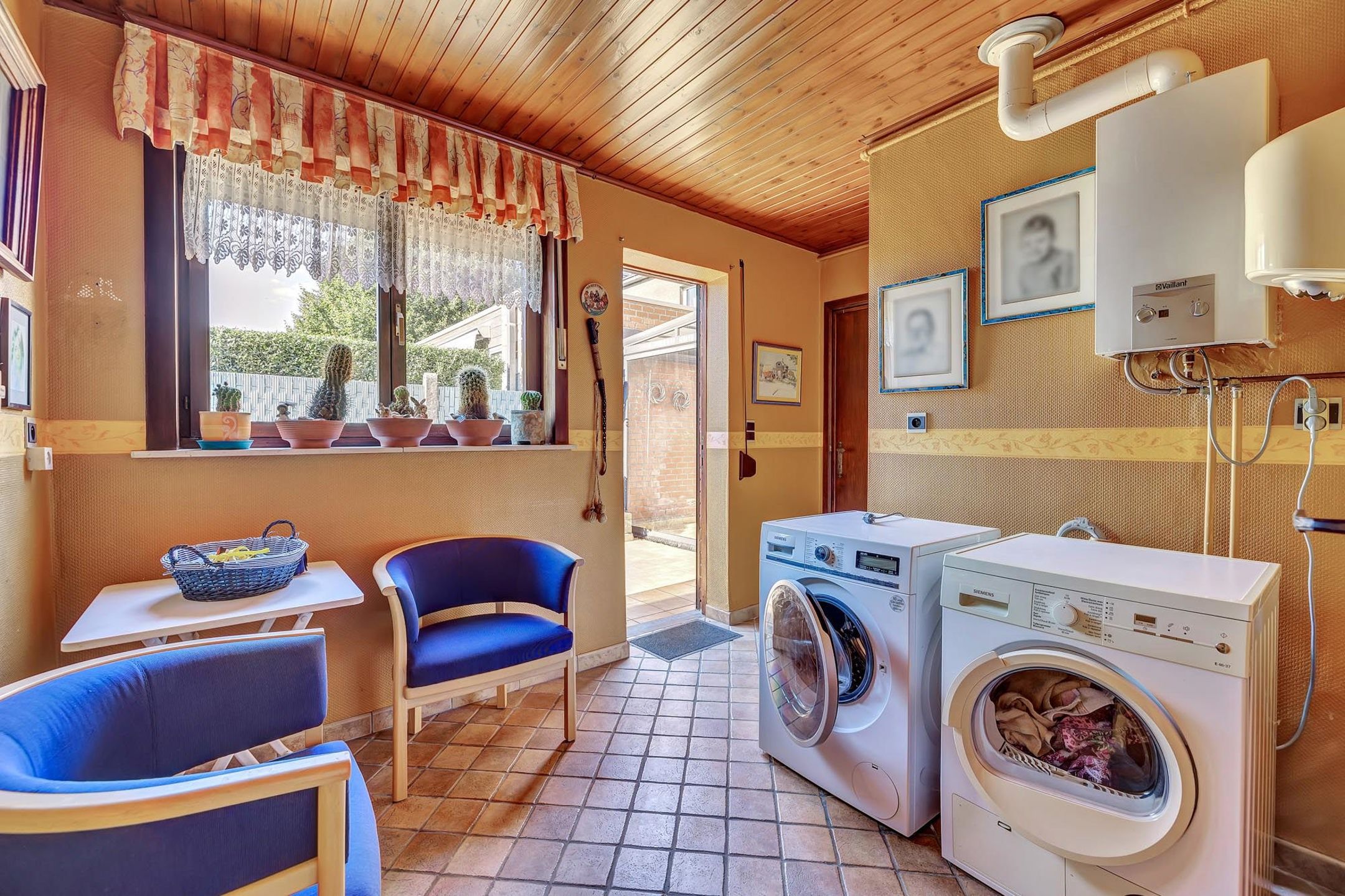 Charmante woning met 3 slpk met garage/(kleine)handelsruimte foto 12