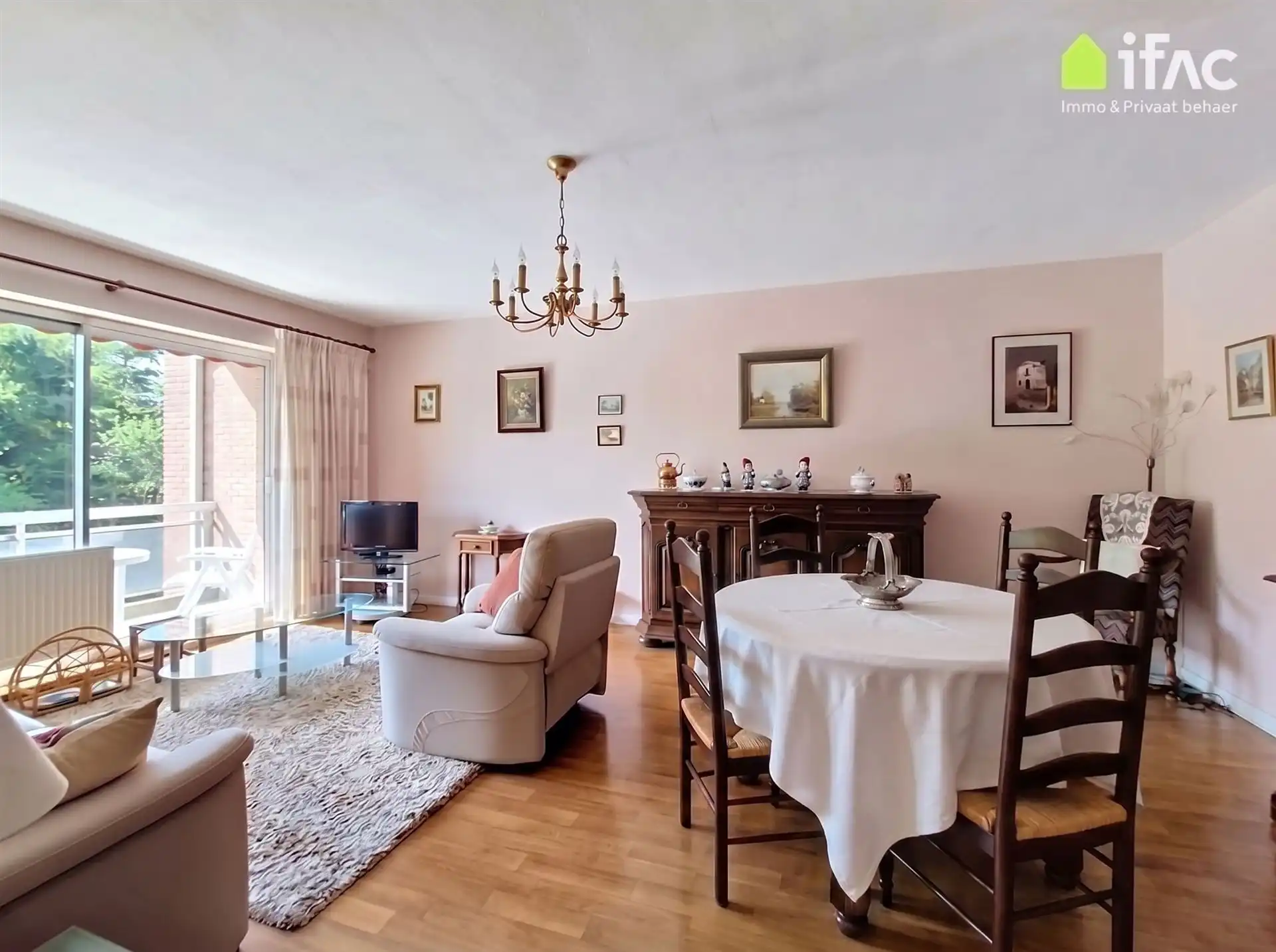 Eénslaapkamer appartement op de 3de verdieping met terras foto 4
