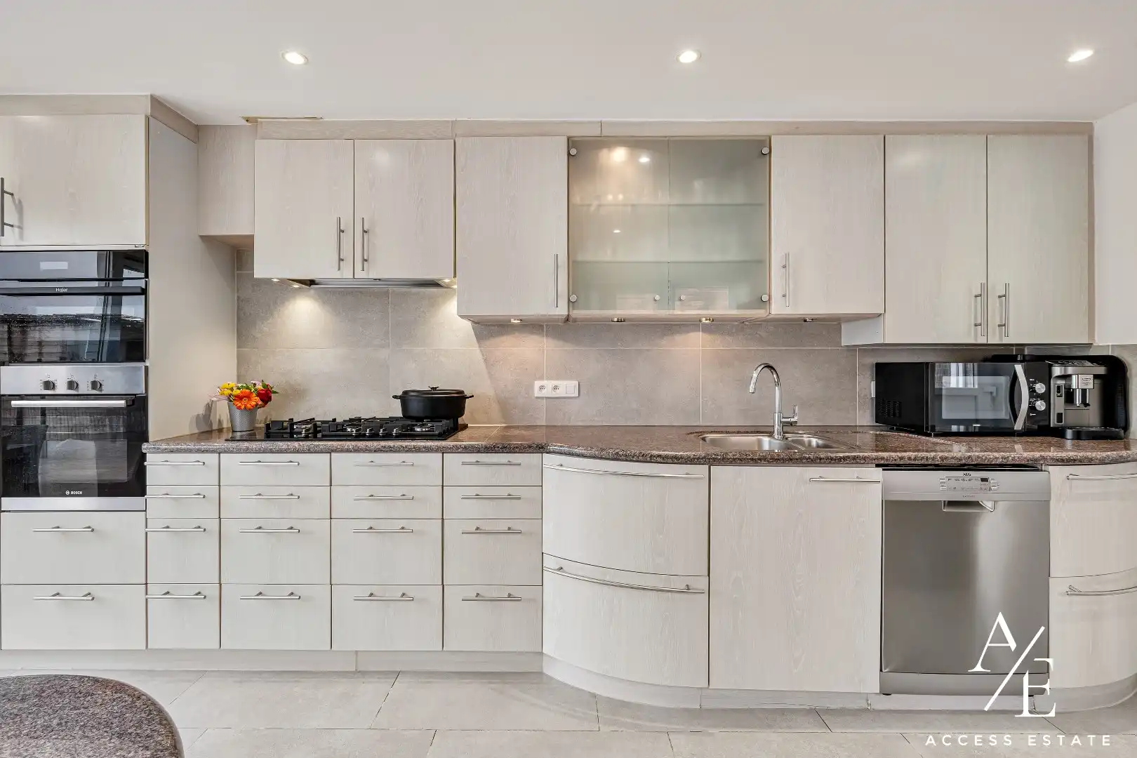 WICHELEN - Ruime vernieuwde woning met 4 slpk, 2 badk! foto 6