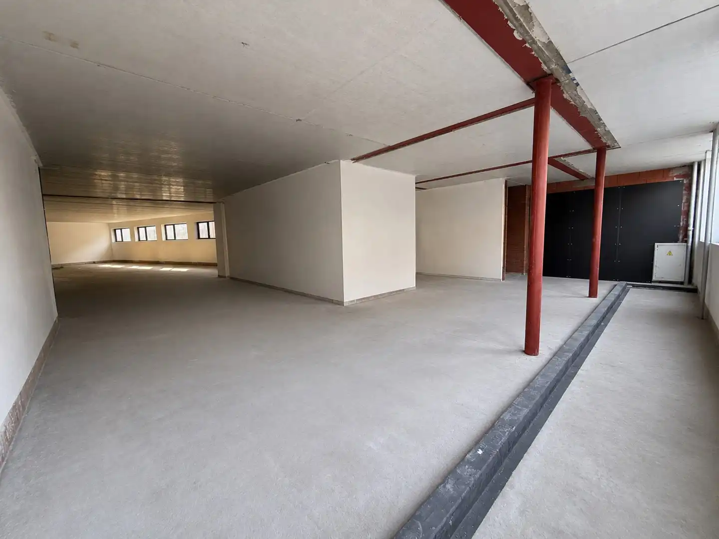 Uitstekend commerciële ruimte in centrum Tielt! foto 3