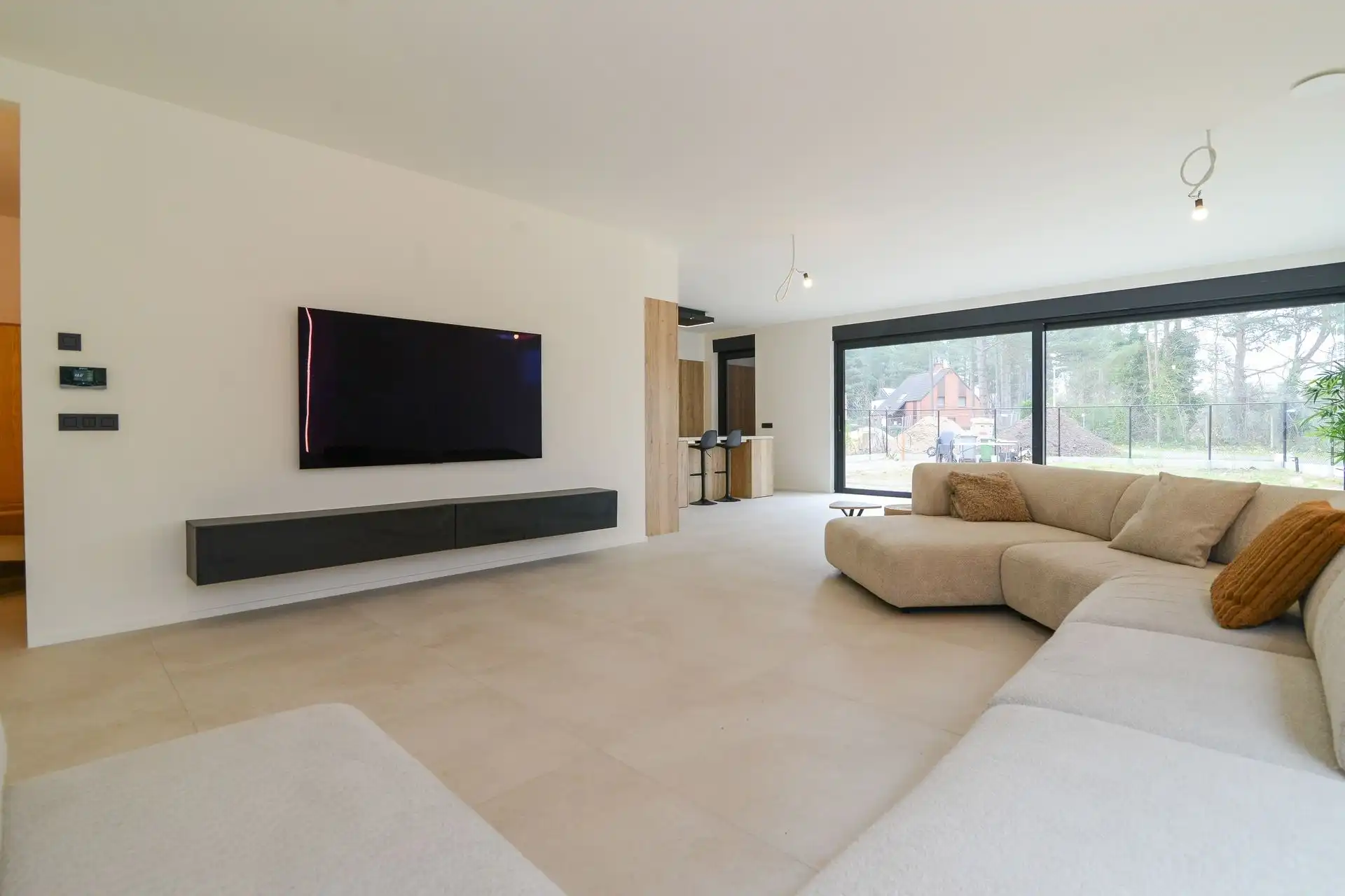 Stijlvolle en instapklare vrijstaande woning op een doodlopende straat  foto 6