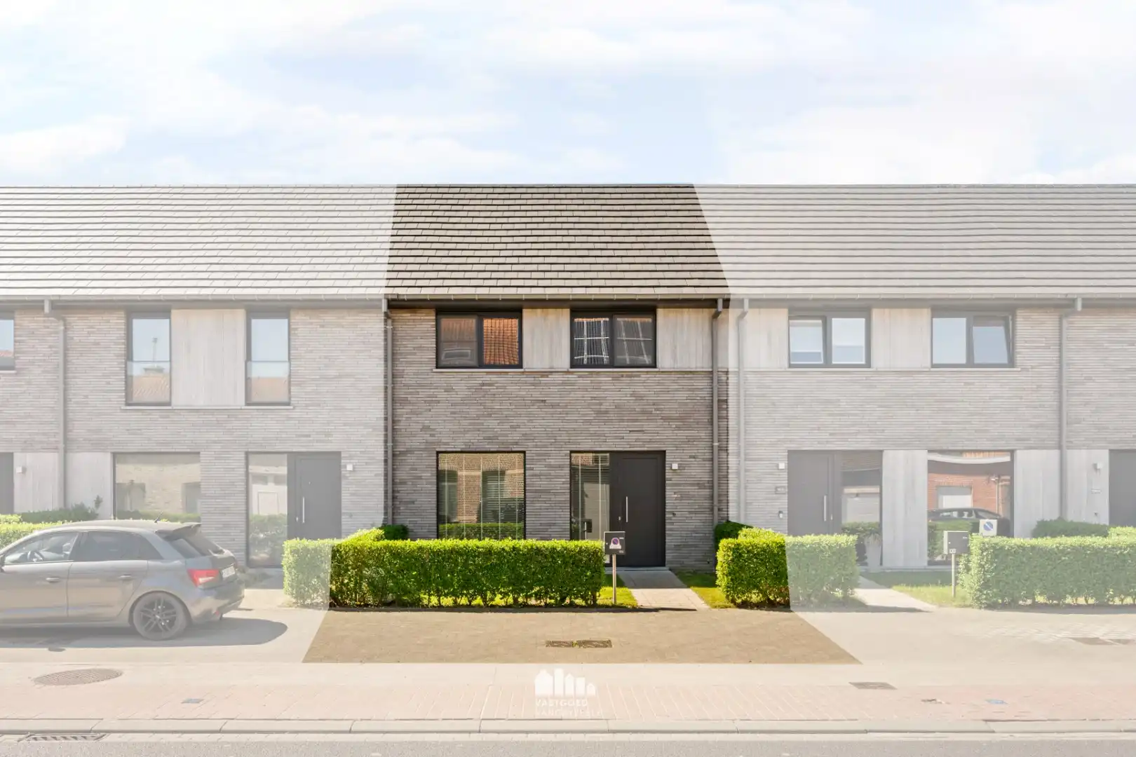 Recente nieuwbouwwoning (2020) met zonnige tuin, garage en uitweg foto 2