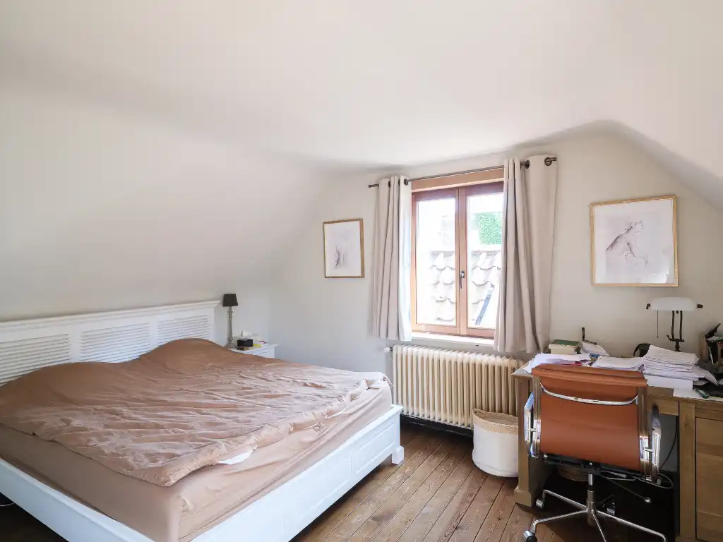 Charmante gezinswoning met oprit en dubbele garage op een rustig perceel van ca. 1632 m² foto 13