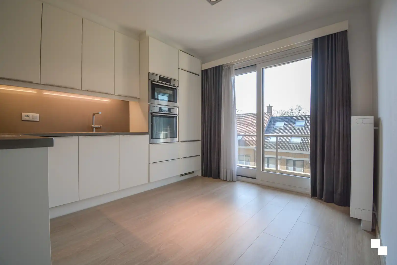 Zéér verzorgd, gerenoveerd 3-slaapkamer appartement te Roeselare foto 6