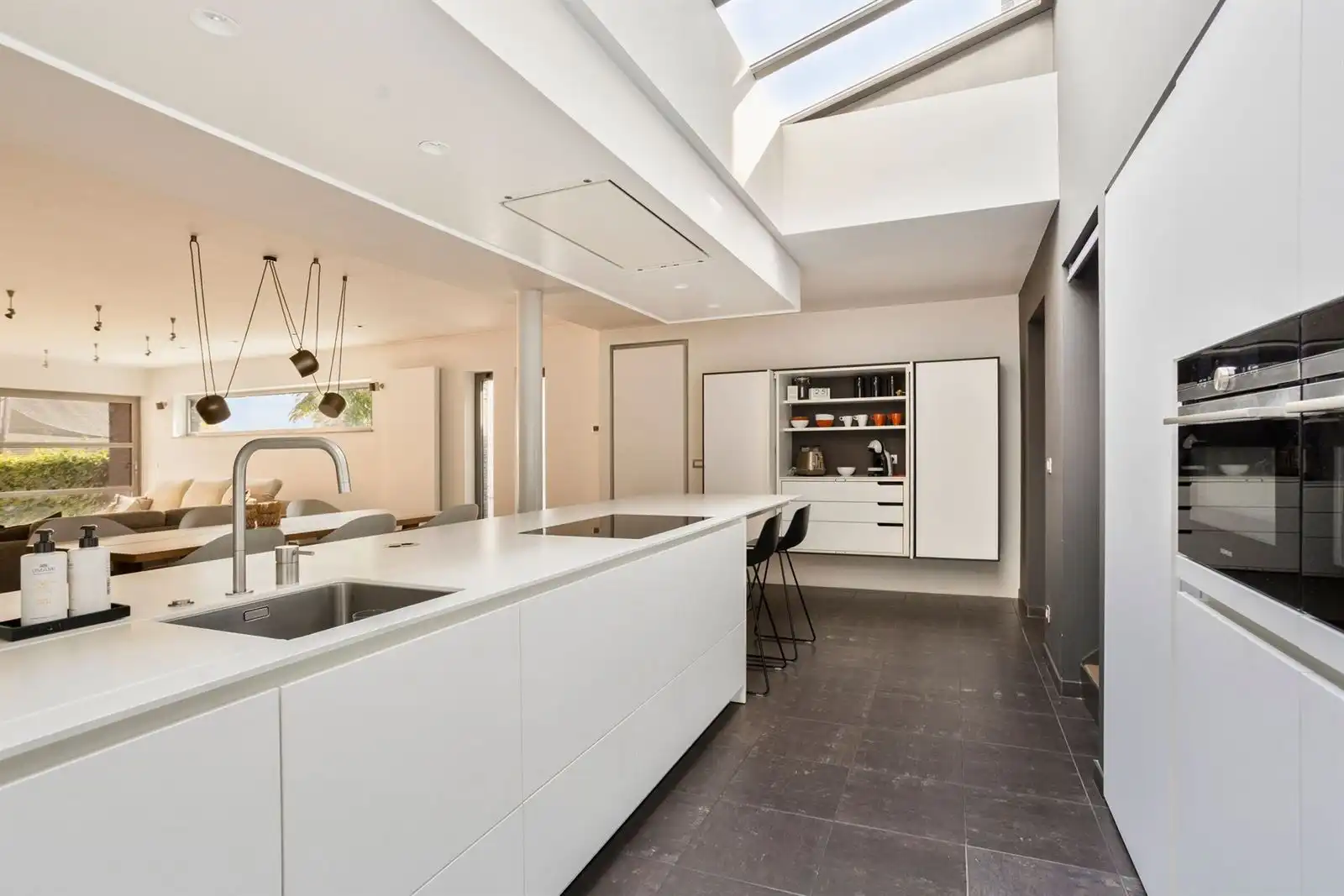 Ruime woning (4slpk) met handelsruimte en magazijn op toplocatie in Halle foto 6
