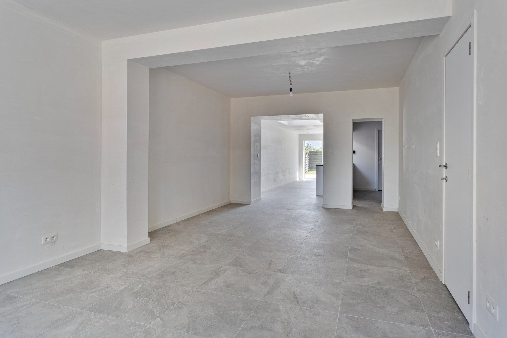 Volledig gerenoveerde woning met 3/4 slpks te Sint-Jozef-Olen ! foto 5