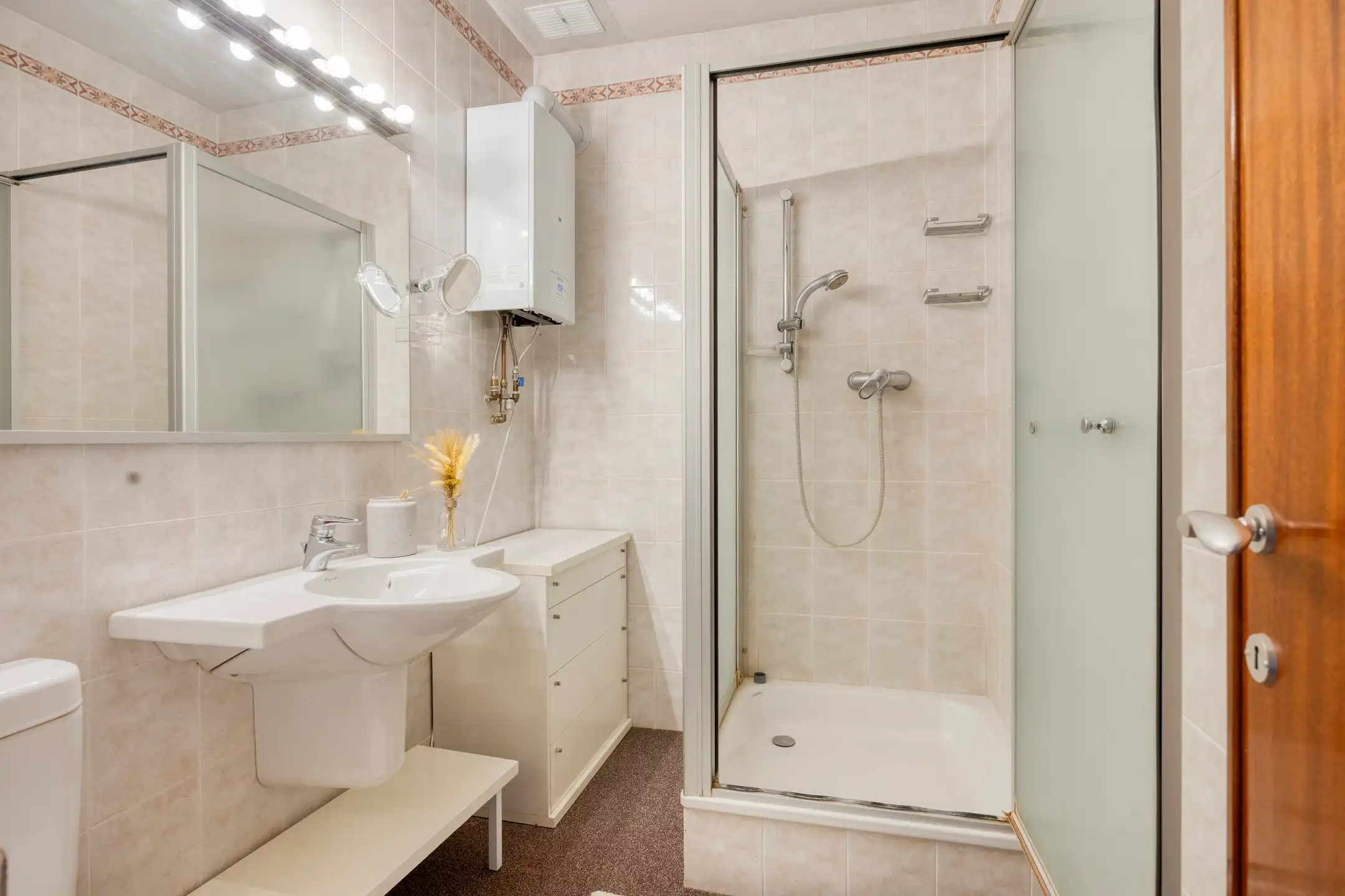 Halfopen woning met ruime garage en uitbreidingspotentieel foto 26