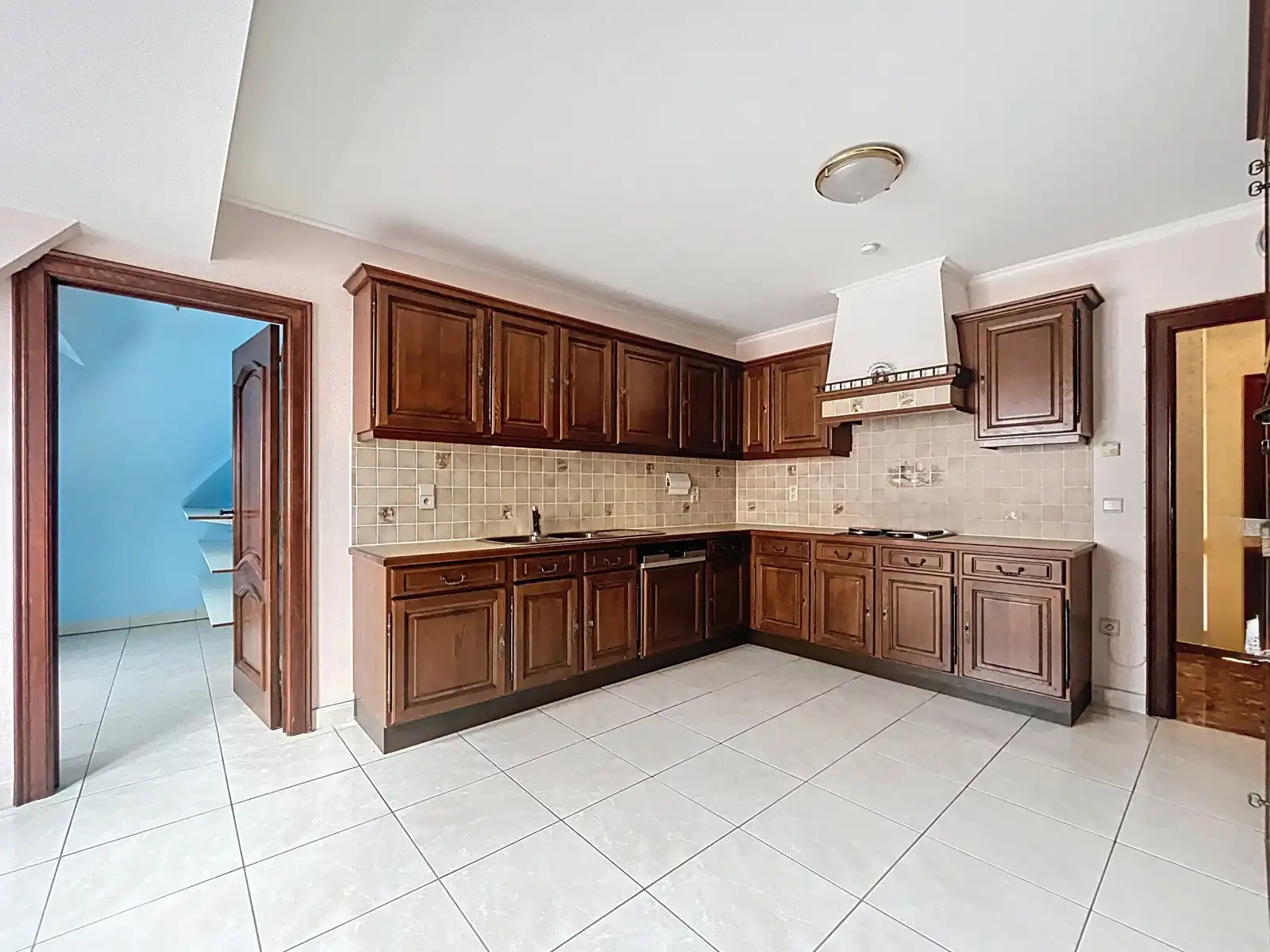 Centraal gelegen én Ruim dakappartement met 2 SLPK! foto 5