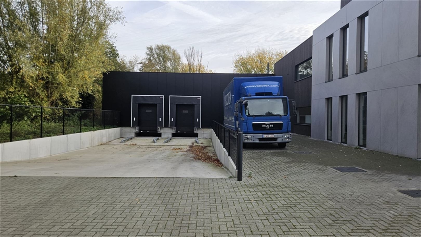 Semi-industrieel bedrijfsgebouw op toplocatie foto 2