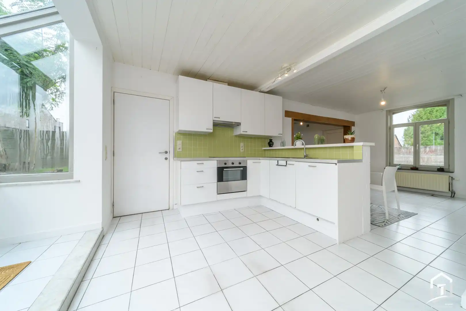 Ruime woning met 4 slaapkamers in rustige straat foto 7