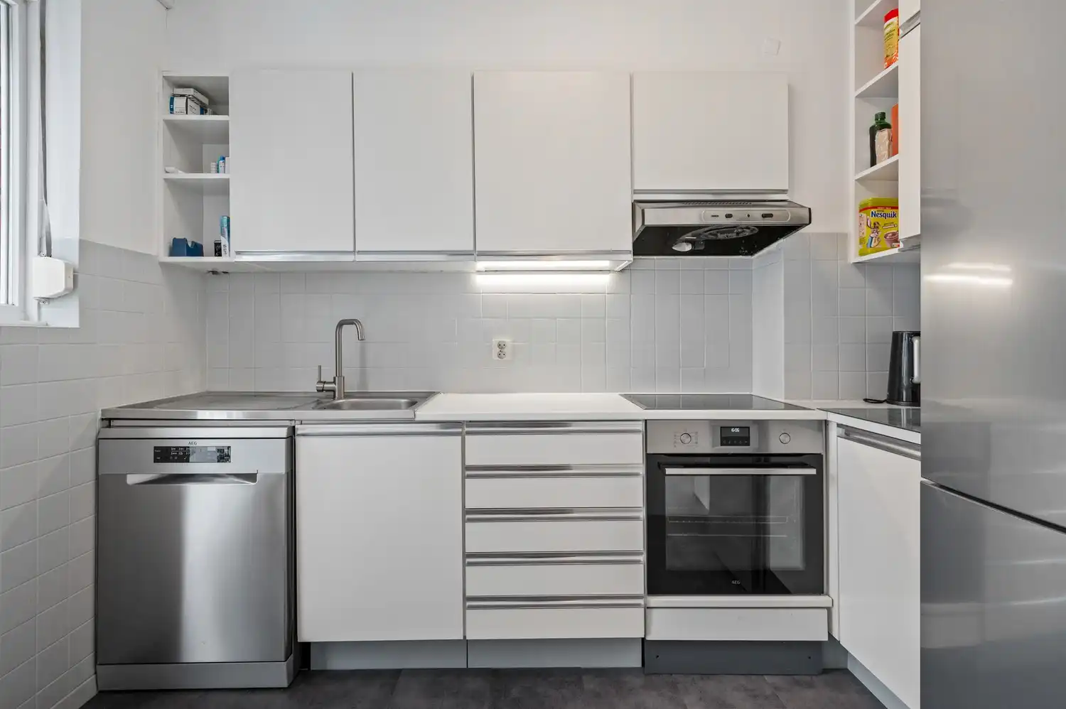 Ruime grotendeels gerenoveerde belétage met 3 slaapkamers, tuin en garage met oprit in Kapellen foto 12