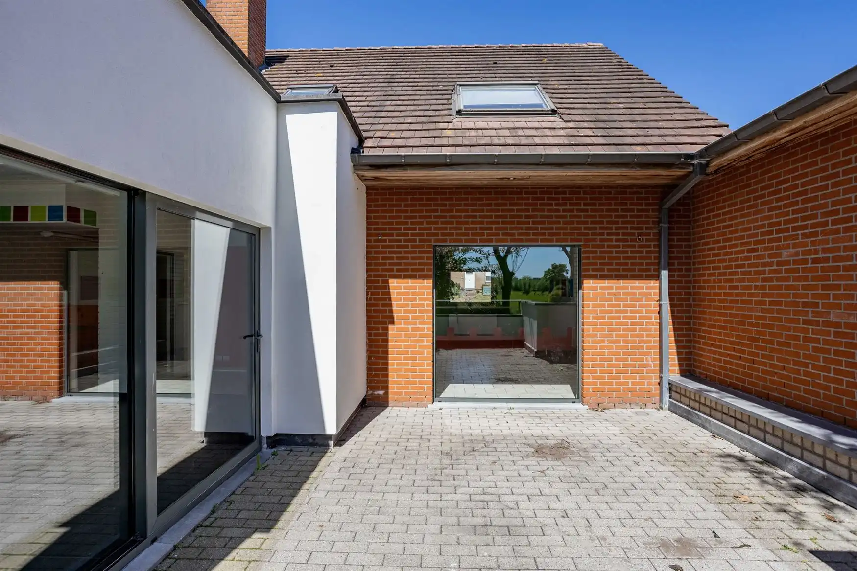 Ruime woning met zuidgerichte tuin en open zicht. foto 16