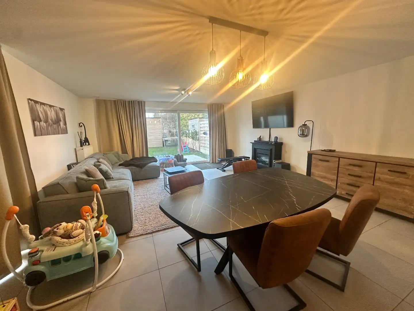 Centraal gelegen nieuwbouwwoning met drie slaapkamers foto 3