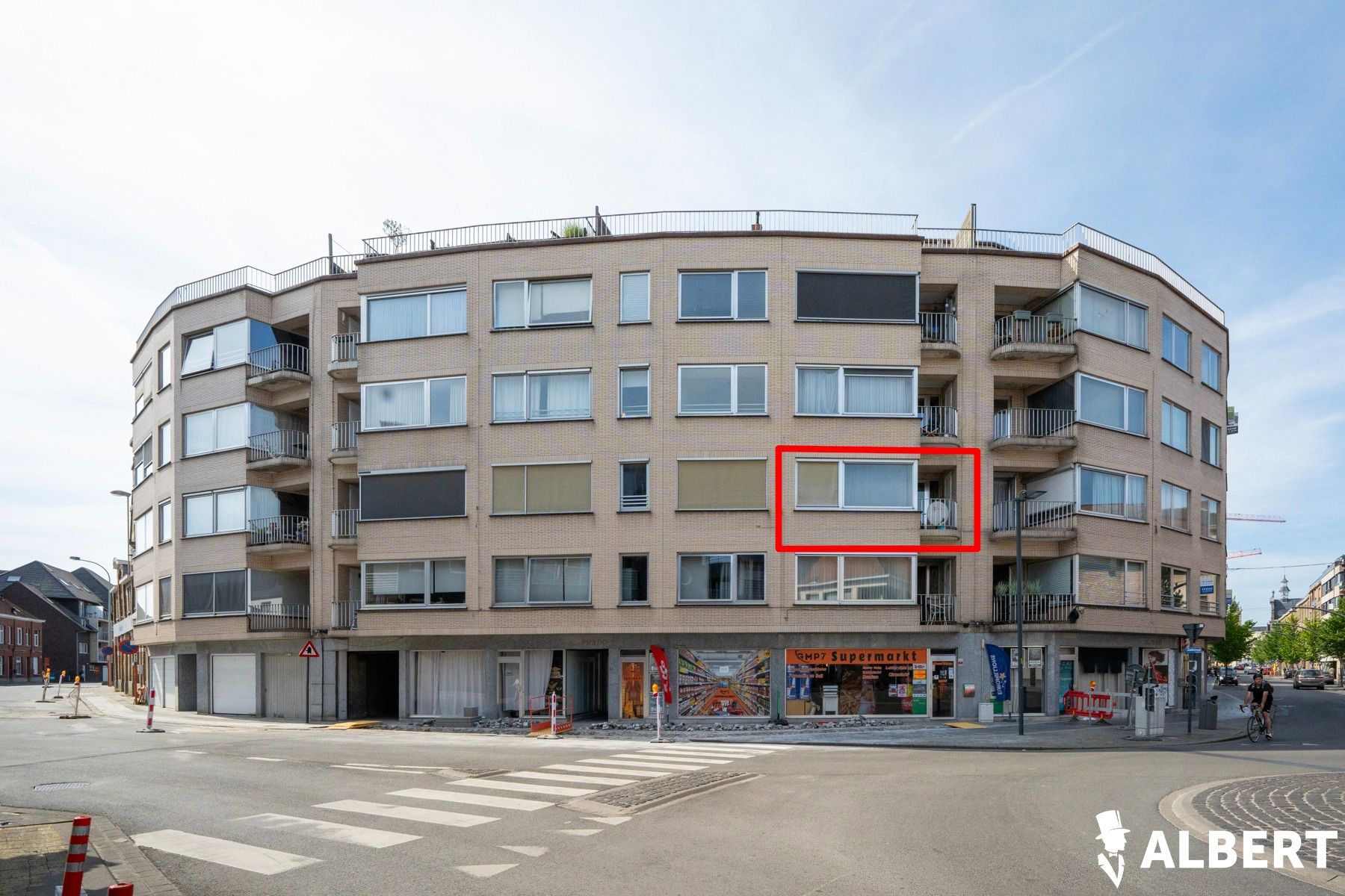 2-slaapkamer appartement en garage centrum Roeselare foto {{pictureIndex}}