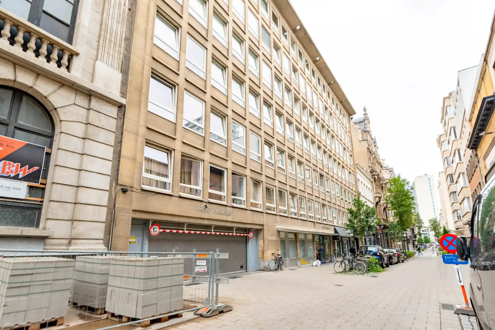 Autostaanplaats tussen Meir, Hopland en Frankrijklei foto 3