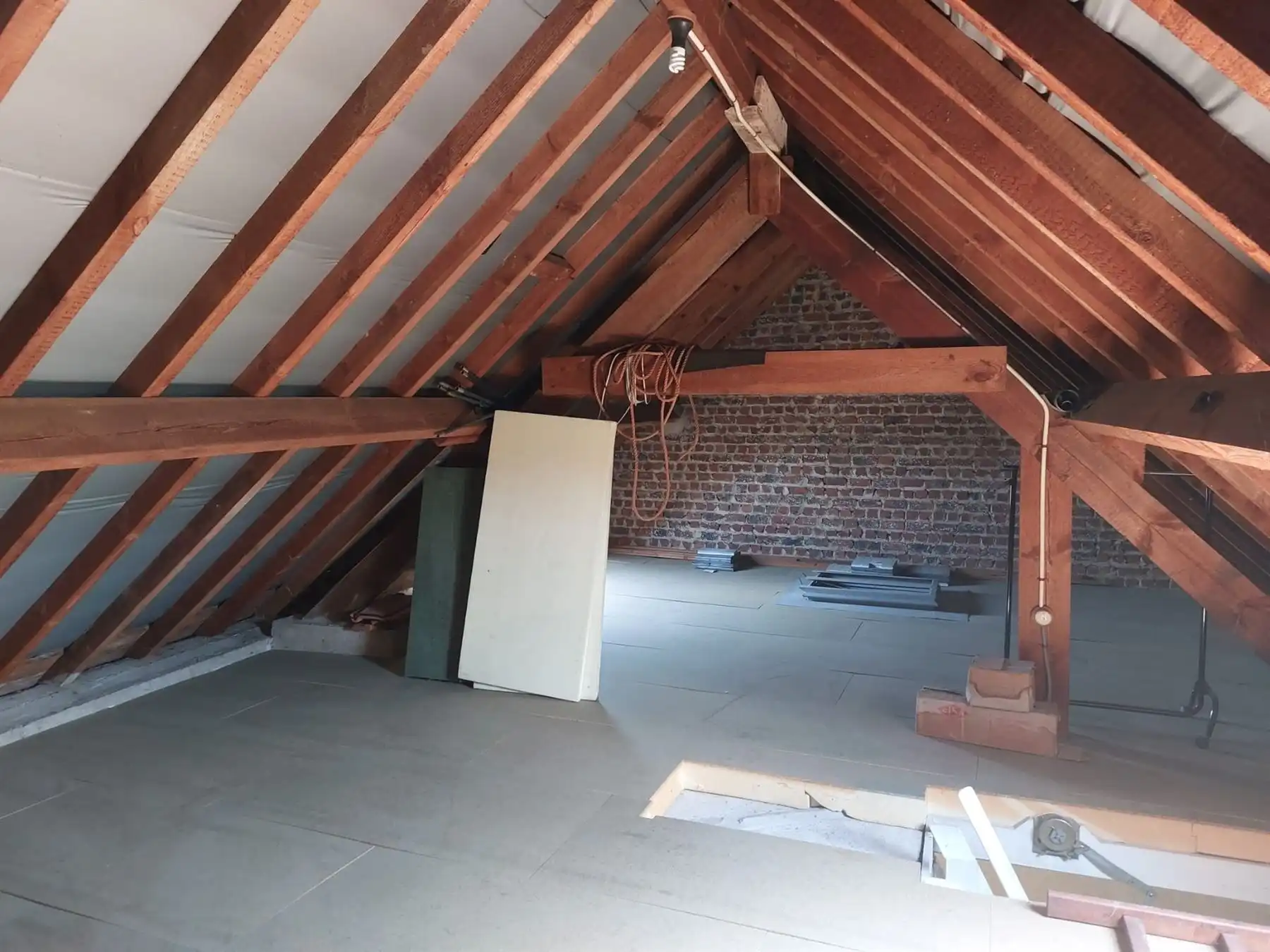SUPER GELEGEN RIJWONING MET GARAGE  foto 13