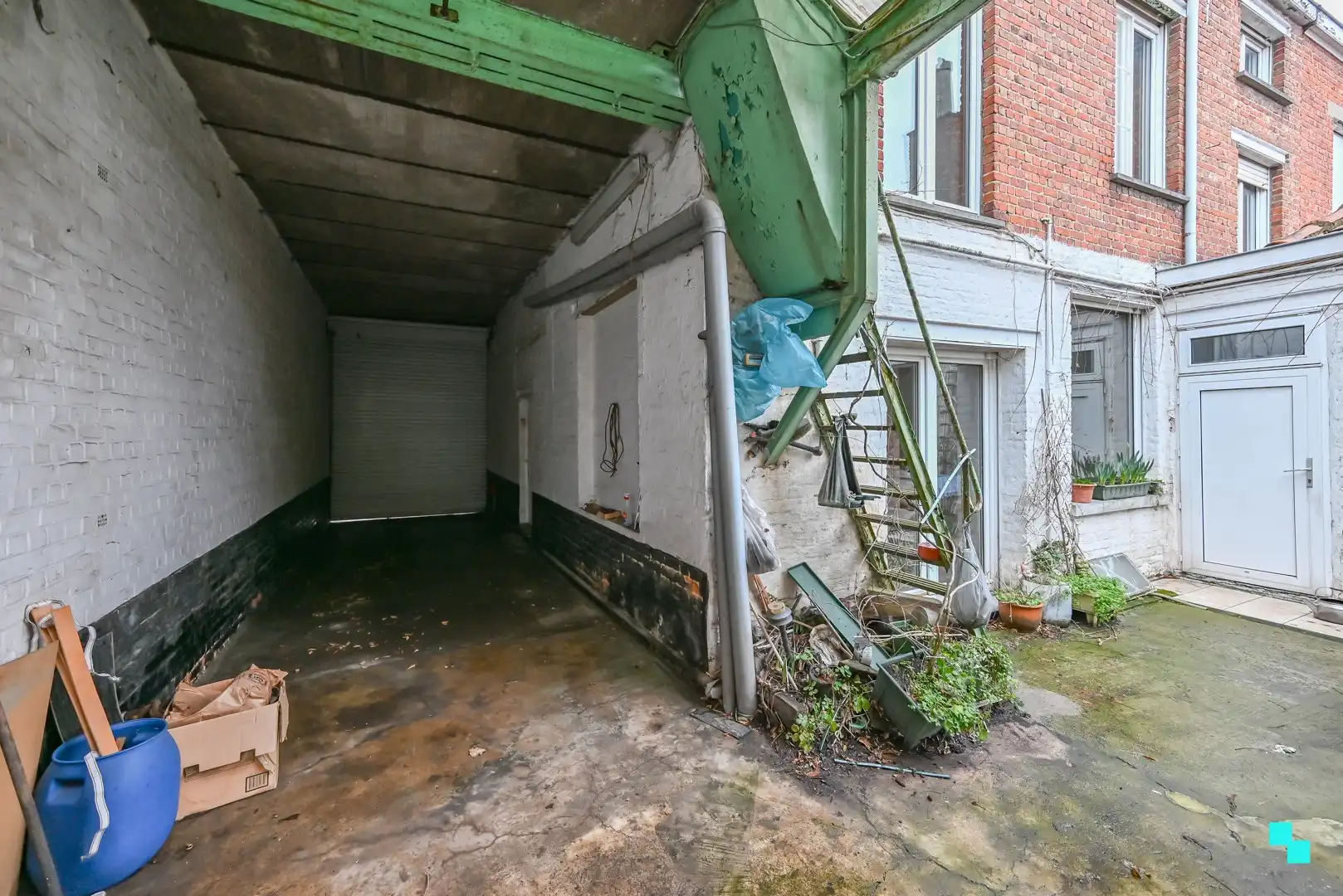 Zéér ruime ééngezinswoning met drie slaapkamers en bijgebouwen te Izegem foto 11